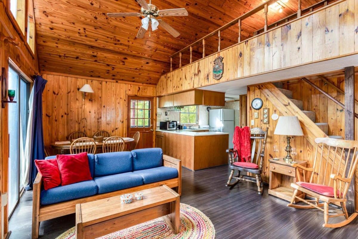 Hot Tub, Large Deck, Wifi, Fire Pit At