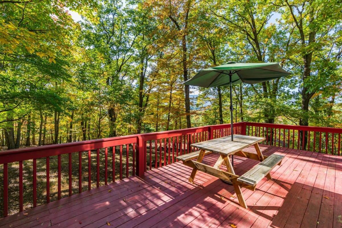 Hot Tub, Large Deck, Wifi, Fire Pit At *
