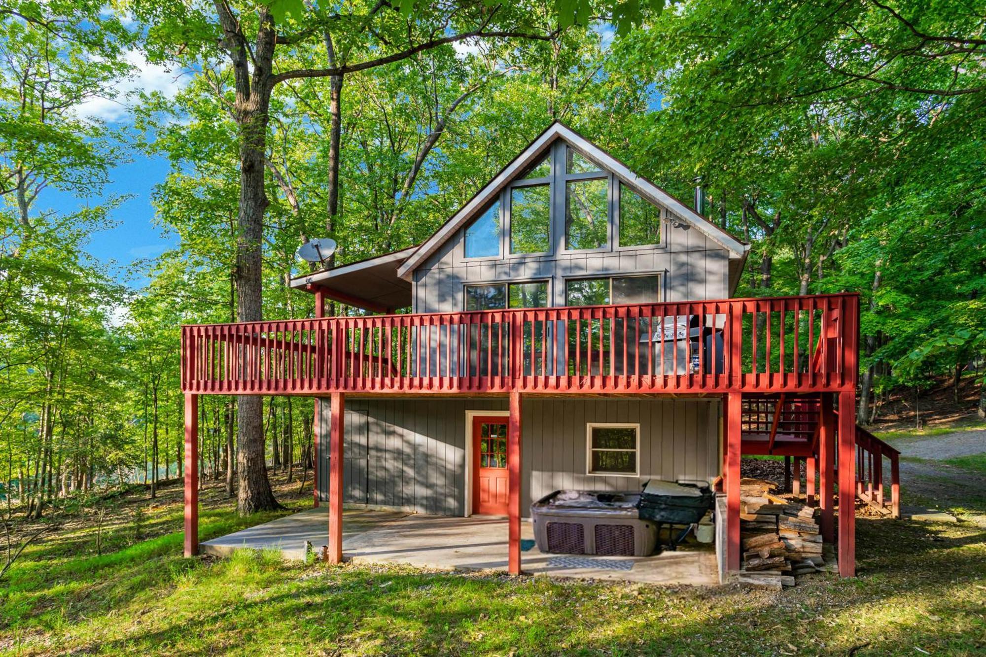 Hot Tub, Large Deck, Wifi, Fire Pit At * Morton Grove