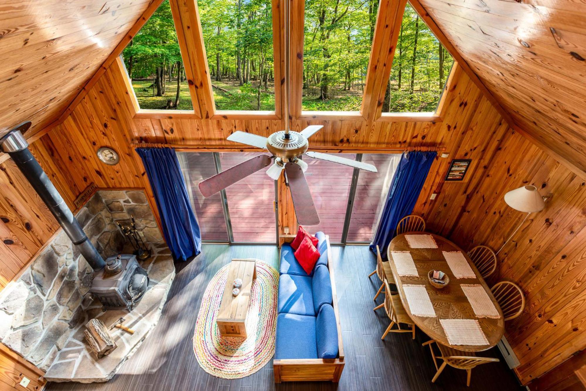 Hot Tub, Large Deck, Wifi, Fire Pit At